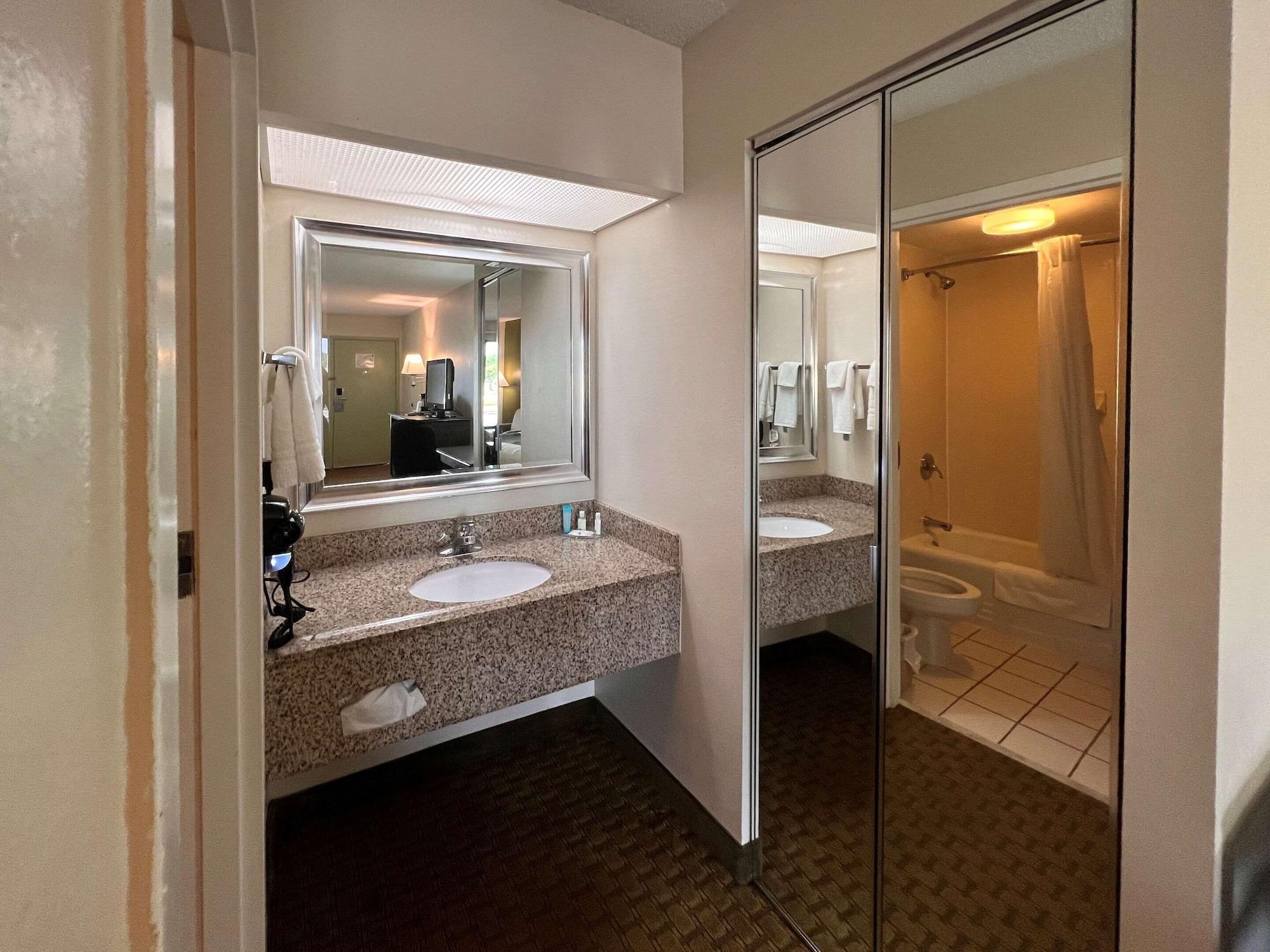 Quality Inn Фолі Екстер'єр фото